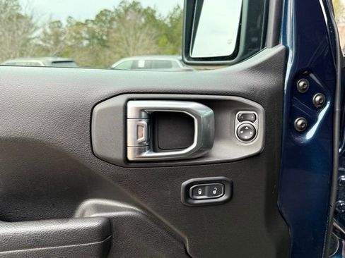 Used 2025 Jeep Gladiator Rubicon w/ Safety Group image 15