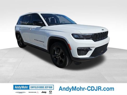 Used 2023 Jeep Grand Cherokee Limited w/ Black Appearance Package AWD/4WD image 3