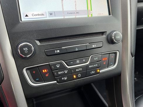 Used 2019 Ford Fusion SEL image 28