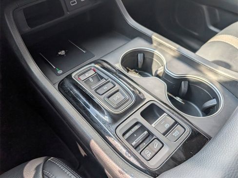 Certified 2025 Honda Pilot Touring image 17