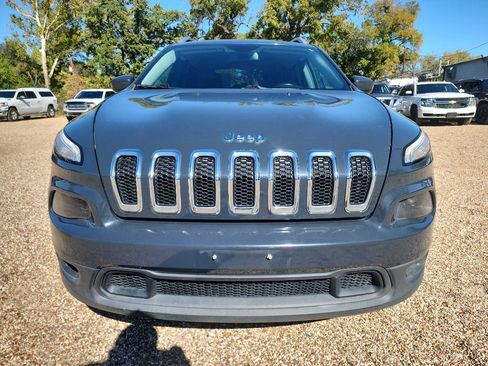 Used 2018 Jeep Cherokee Latitude Plus image 2