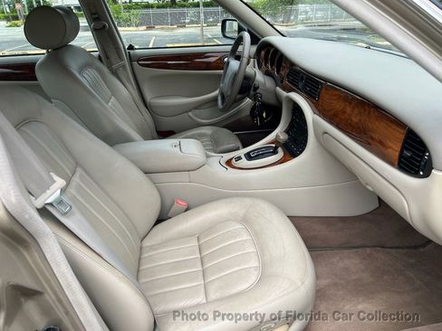 Used 2000 Jaguar XJ8 RWD image 41
