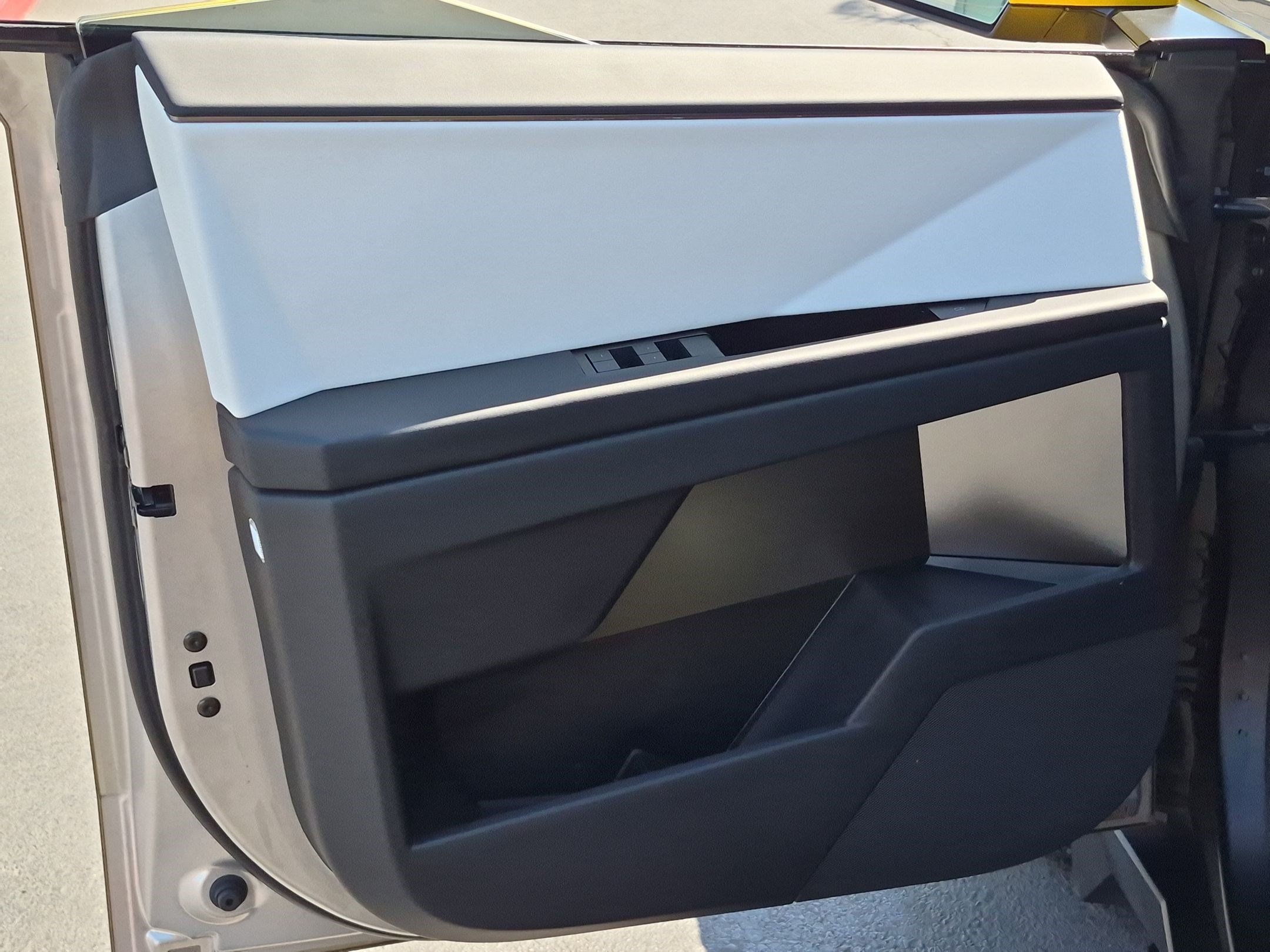 Used 2024 Tesla Cybertruck AWD Crew Cab image 14