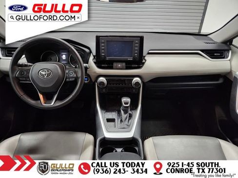 Used 2021 Toyota RAV4 XLE Premium image 12