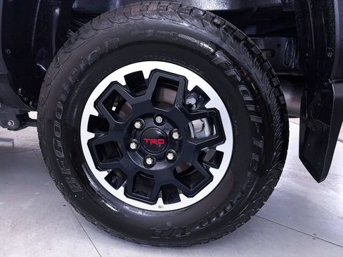 Used 2025 Toyota Tacoma TRD Off-Road AWD/4WD image 11