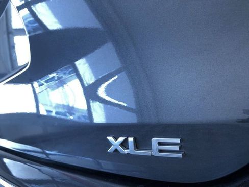 Used 2023 Toyota Highlander XLE image 16