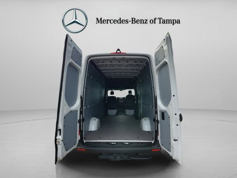 Used 2025 Mercedes-Benz Sprinter 2500 image 13