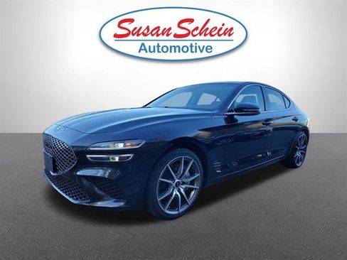 Used 2025 Genesis G70 2.5T image 1