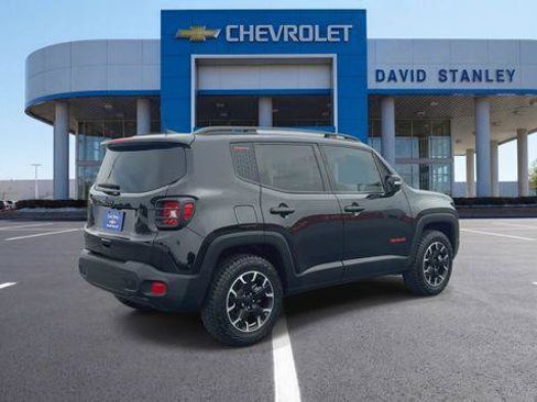 Used 2023 Jeep Renegade Latitude AWD/4WD image 8