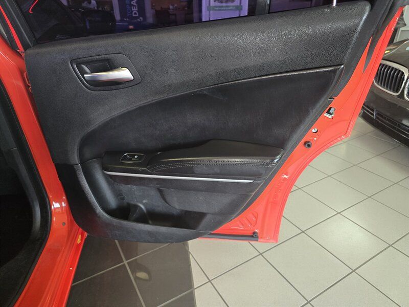 Used 2020 Dodge Charger SXT w/ Leather Interior Group RWD image 15