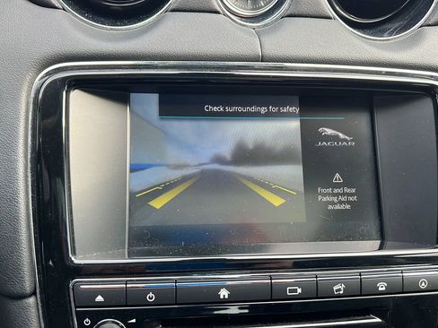 Used 2016 Jaguar XJ Supercharged RWD image 27