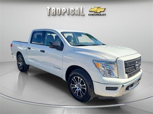 Used 2023 Nissan Titan SV image 7