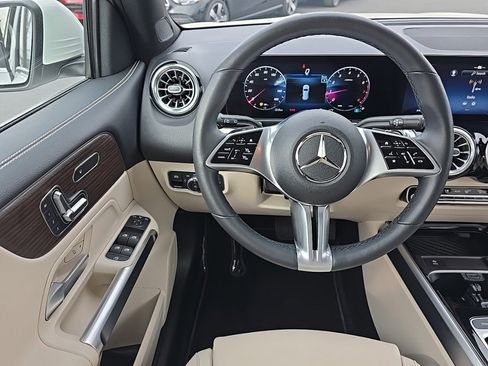 New 2025 Mercedes-Benz GLB 250 4MATIC image 31
