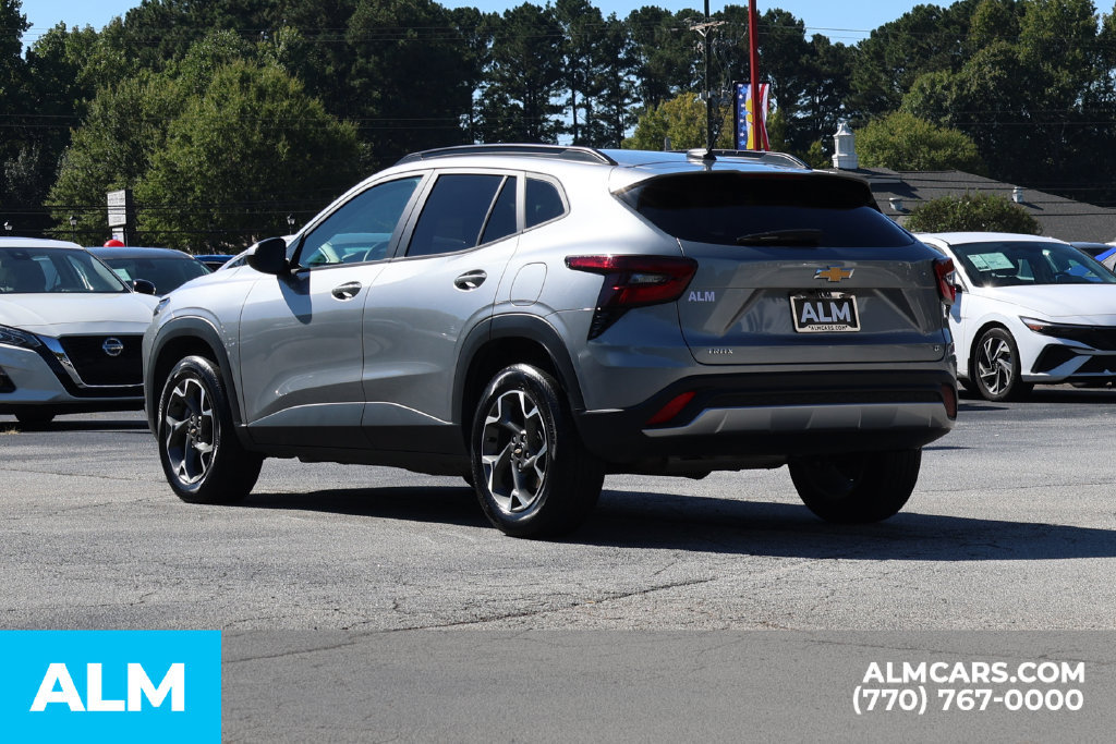 Used 2025 Chevrolet Trax LT FWD image 6