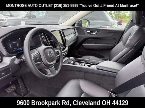 Used 2024 Volvo XC60 B5 Core AWD/4WD image 2