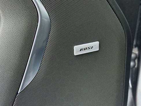 Used 2023 GMC Yukon XL SLT w/ SLT Luxury Package image 19