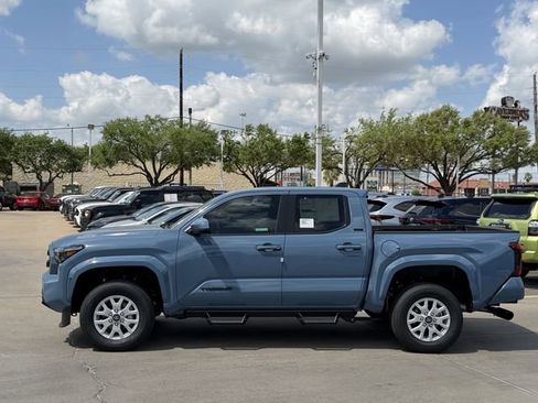 Used 2026 Toyota Tacoma SR5 image 4