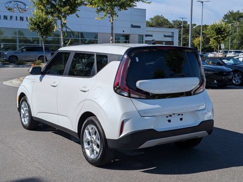 Used 2025 Kia Soul LX FWD image 5