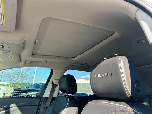 Certified 2023 GMC Acadia Denali w/ Denali Ultimate Package image 14