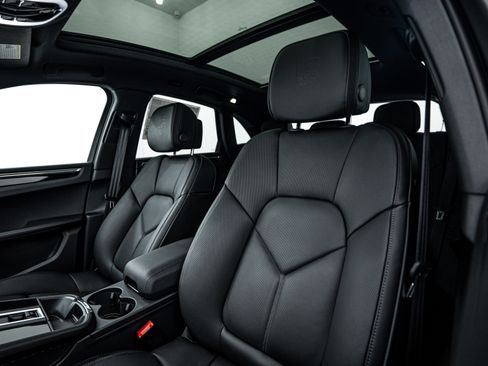 Certified 2025 Porsche Macan image 20