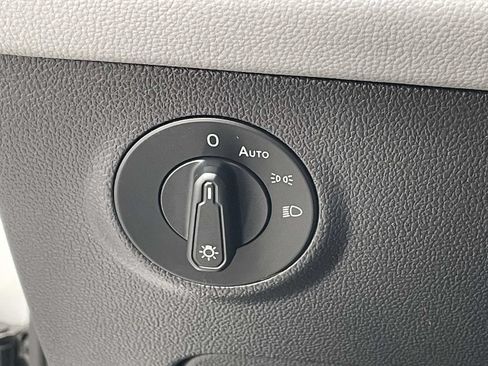 Certified 2023 Volkswagen Taos SE FWD image 21