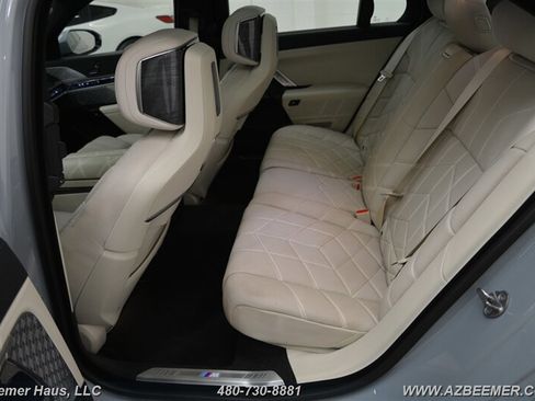 Used 2023 BMW 760i xDrive w/ Executive Package AWD/4WD image 21