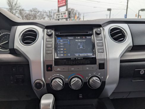 Used 2016 Toyota Tundra SR5 w/ SR5 Upgrade Package image 18