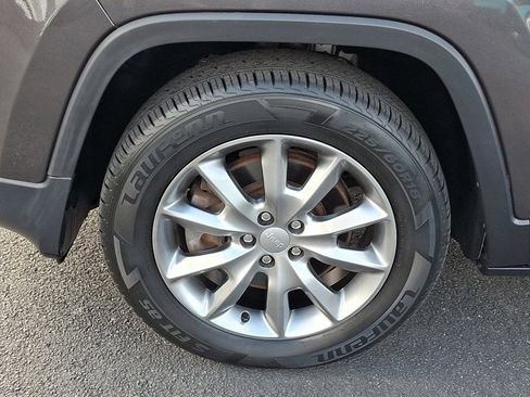 Certified 2018 Jeep Cherokee Limited image 9