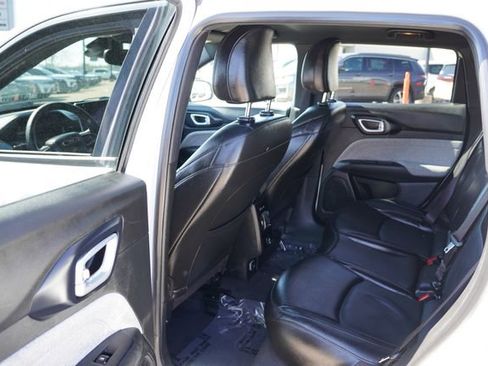 Certified 2023 Jeep Compass Latitude AWD/4WD image 16