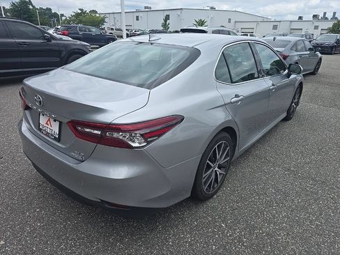 Used 2022 Toyota Camry XLE w/ Navigation Upgrade Package FWD image 5