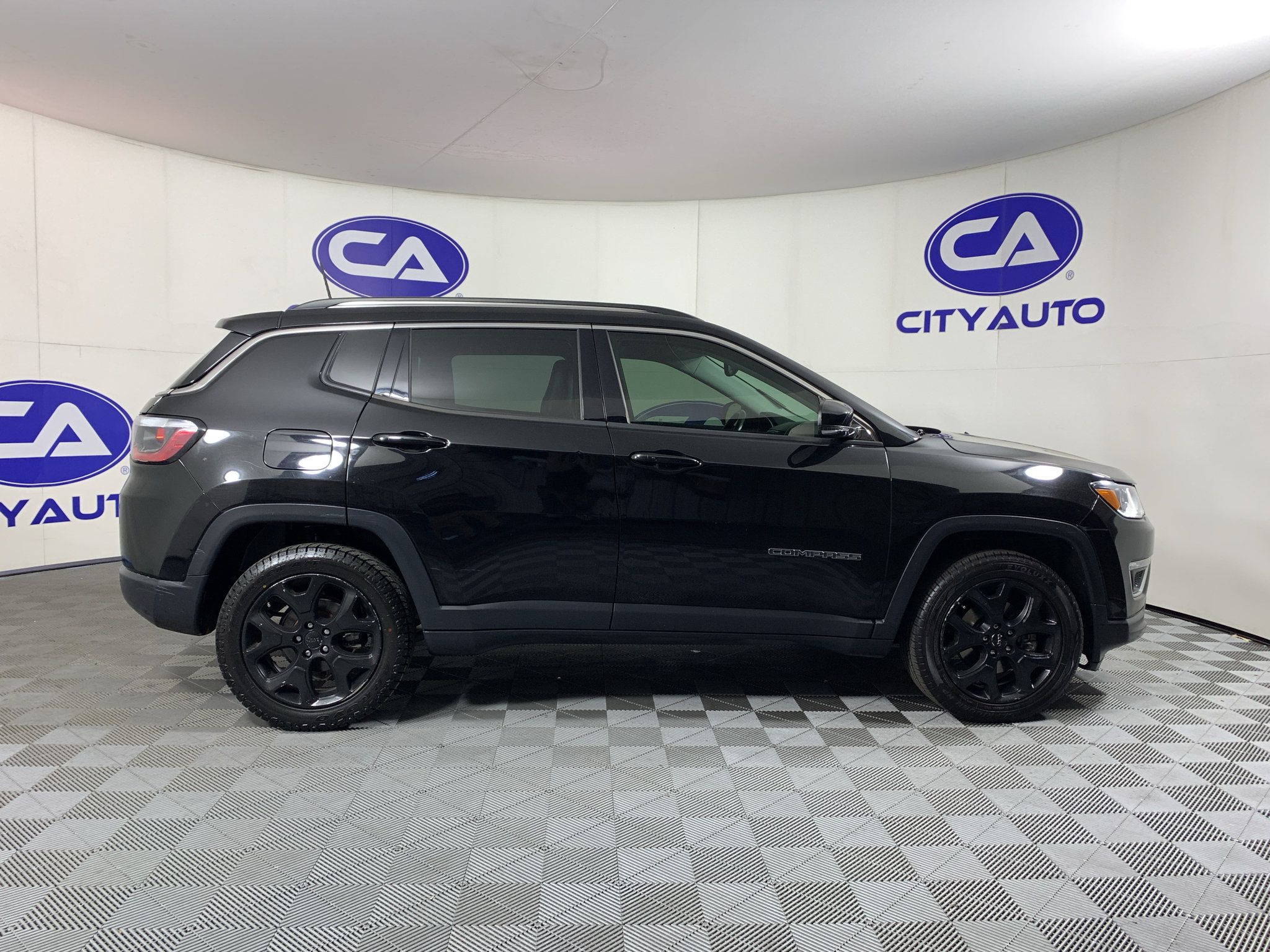 Used 2018 Jeep Compass Limited w/ Navigation Group AWD/4WD image 2