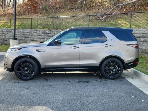 Certified 2024 Land Rover Discovery Dynamic SE image 6