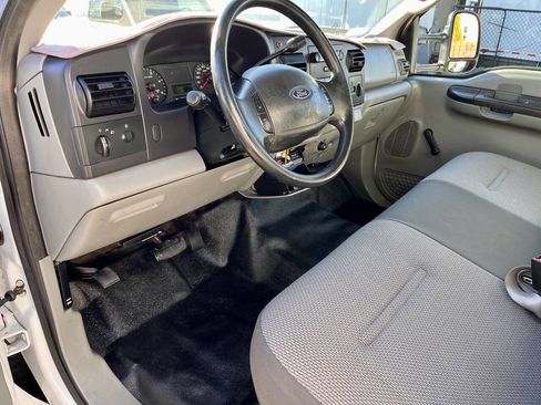 Used 2005 Ford F550 2WD Regular Cab Super Duty image 15