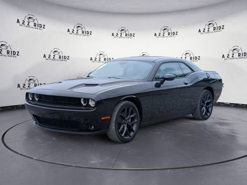 Used 2019 Dodge Challenger SXT w/ Blacktop Package image 3