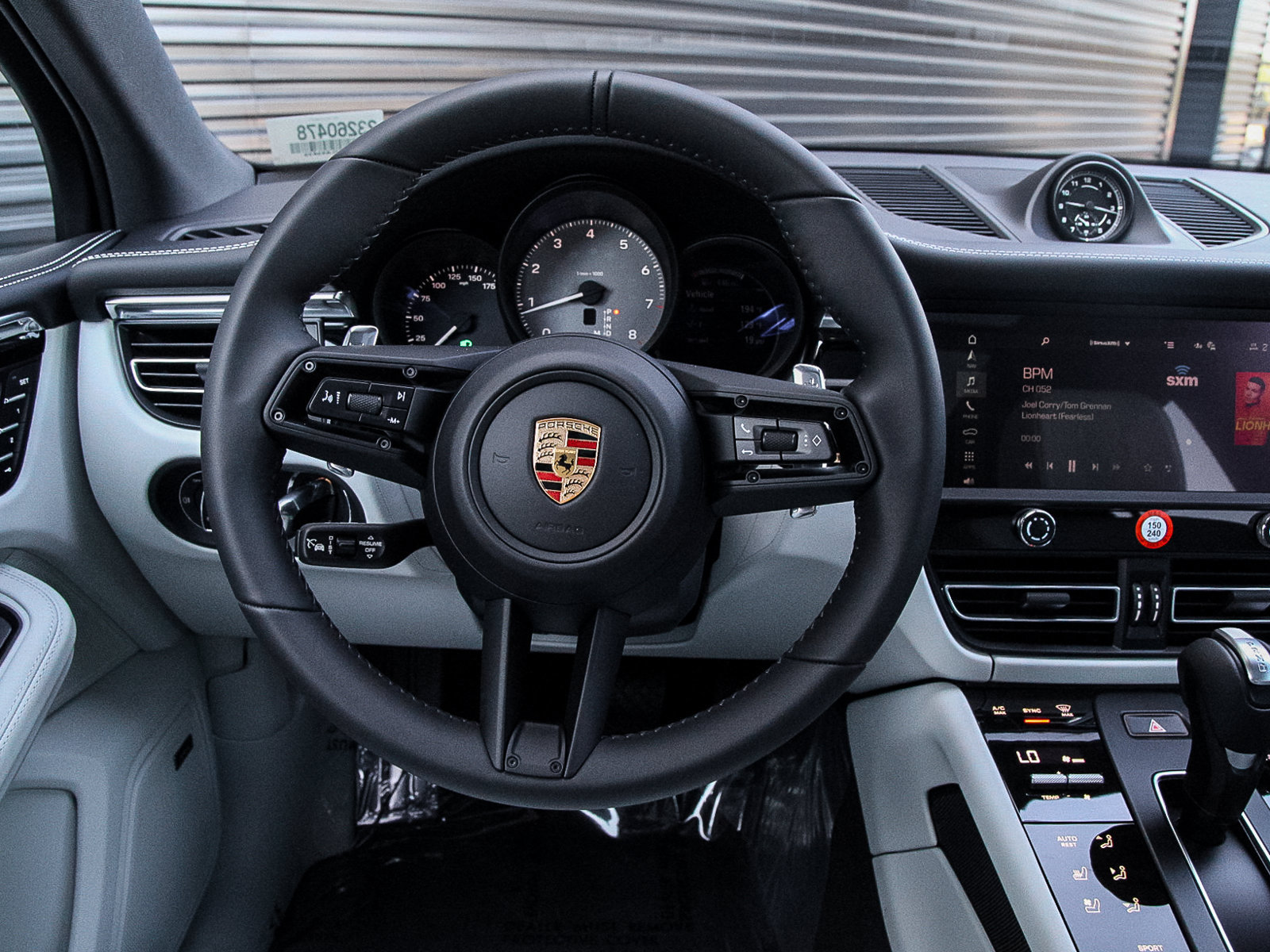 Certified 2023 Porsche Macan Turbo AWD/4WD image 16