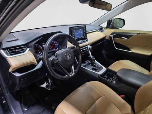 Used 2021 Toyota RAV4 XLE Premium AWD/4WD image 23