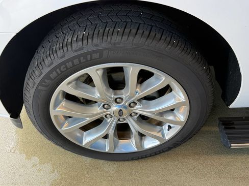 Used 2019 Ford Expedition Max Platinum AWD/4WD image 9