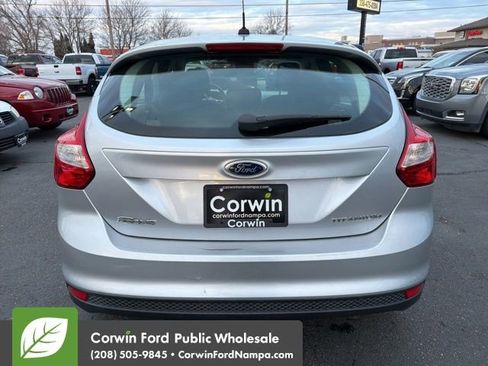 Used 2012 Ford Focus Titanium w/ SEL/Titanium Winter Pkg image 6