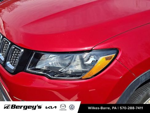 Used 2018 Jeep Compass Limited AWD/4WD image 10