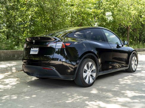 Used 2023 Tesla Model Y Long Range AWD/4WD image 9