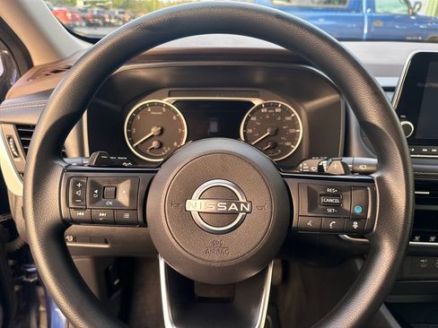 Used 2023 Nissan Rogue SV image 14