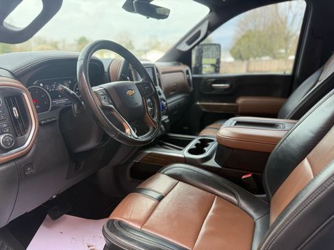 Used 2021 Chevrolet Silverado 3500 High Country image 34