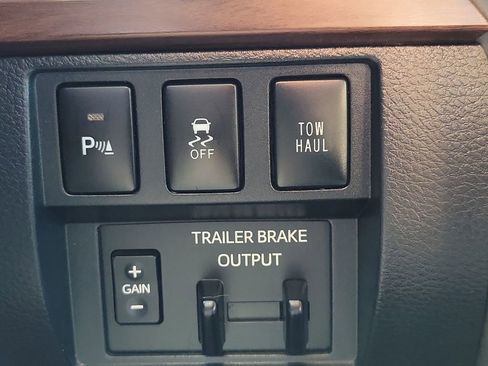 Used 2018 Toyota Tundra Limited w/ Limited Premium Package image 29