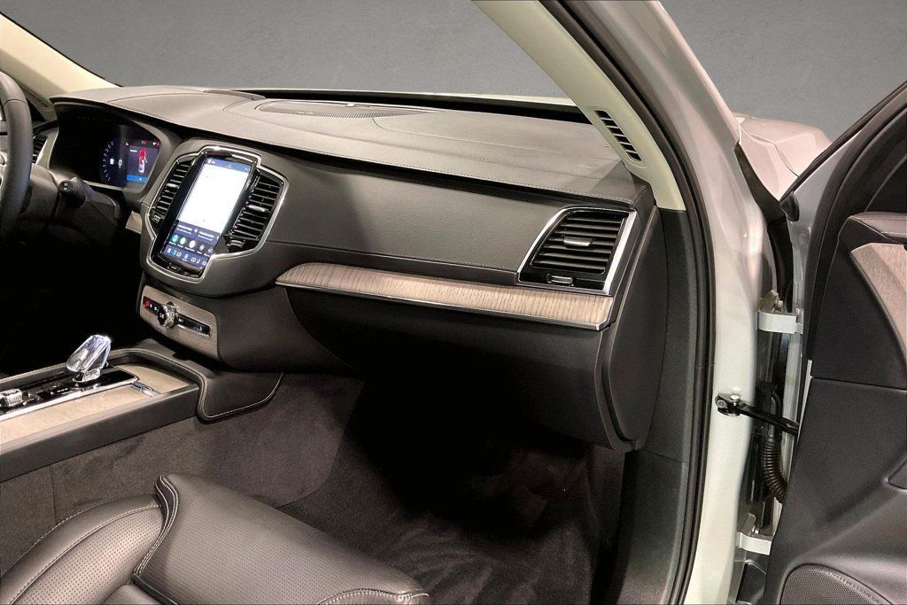 Certified 2024 Volvo XC90 B6 Ultimate w/ Protection Package Premier AWD/4WD image 28