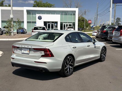 Used 2020 Volvo S60 T5 Momentum image 5
