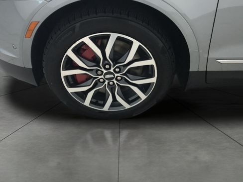 Used 2024 Cadillac XT5 Sportv w/ Technology Package AWD/4WD image 3