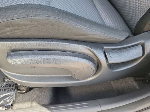 Used 2025 Kia Soul LX w/ LX Technology Package FWD image 17