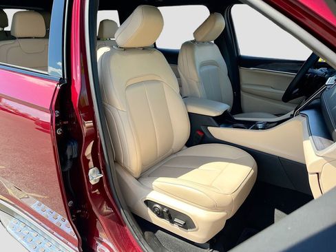 Certified 2025 Jeep Grand Cherokee L Limited w/ Trailer Tow Package image 28