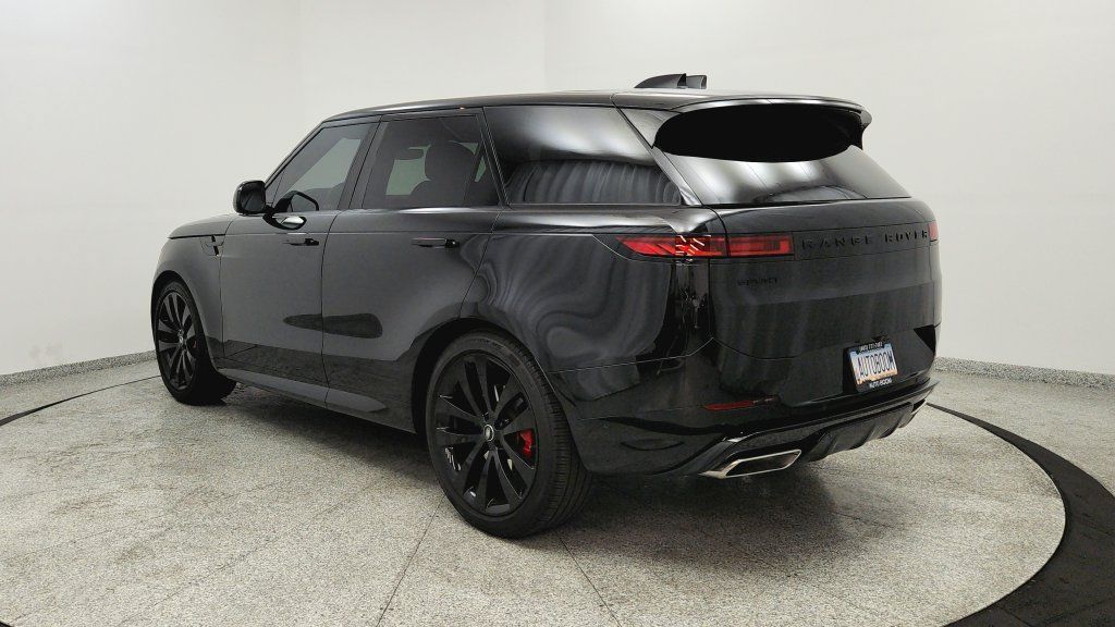 Used 2025 Land Rover Range Rover Sport Dynamic SE AWD/4WD image 3