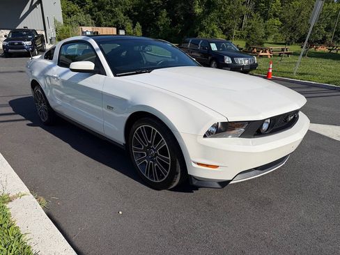 Used 2010 Ford Mustang GT RWD image 7